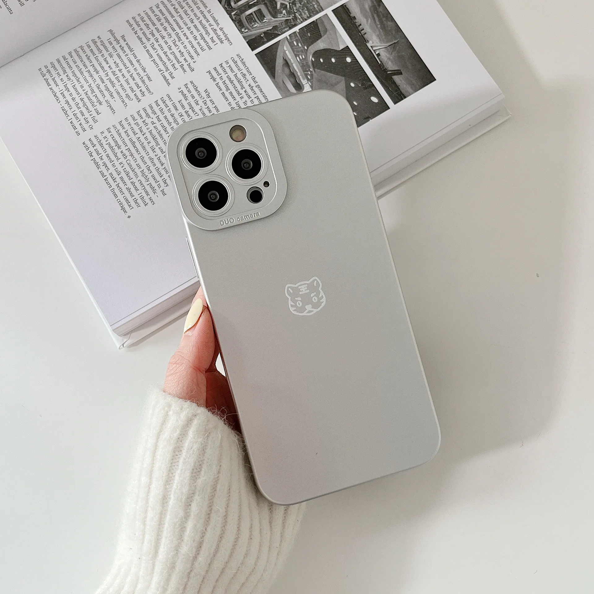 

Luxury Plating Solid Color Phone Case for iPhone 11 12 13 Pro Max Tiger Head Pattern Lens Protection Sleeve