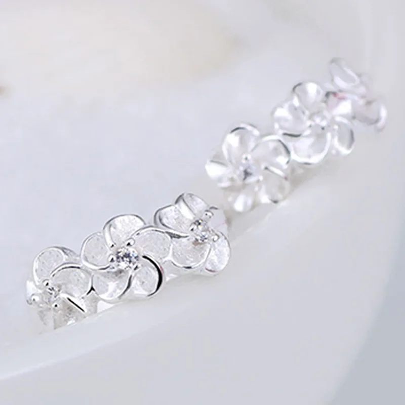 Korean Fashion Plum Ear Buckle Women's White Crystal Circle Earring Jewelry Wholesale |