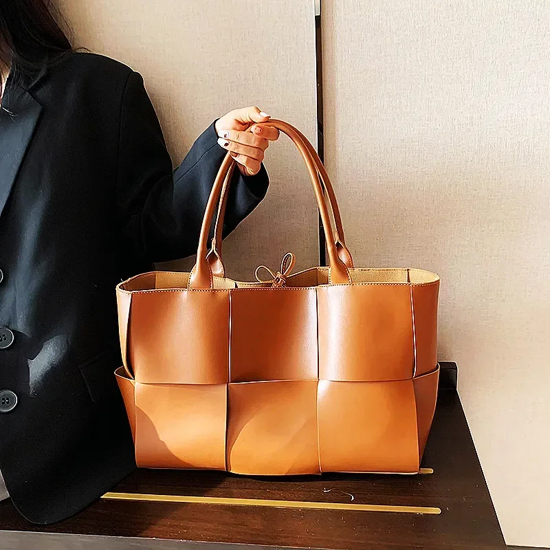 

Luxury Woven Soft Ladies Handbags Fashion Bag 2021 Bag PU Women Purse Design Capacity Shoulder Designer Shopping Tote For Large