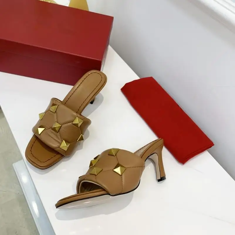 

Женские туфли с заклепками на высоком каблуке, кожаные сандалии, роскошные летние туфли, повседневные сланцы, размеры 34-43