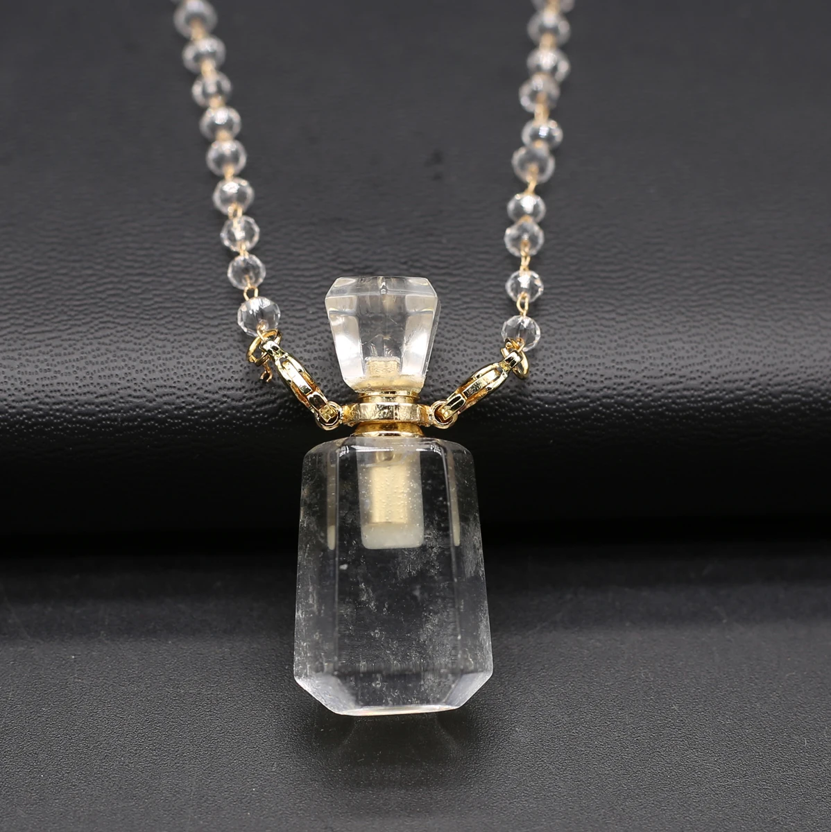 

Crystal Clear Quartz Perfume Bottle Pendants Necklace Natural Stone Essential Oil Diffuser Charms Chain Necklaces for Women Gift