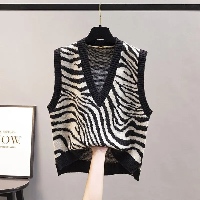 

Autumn Female Korean Loose Sweater Vest Retro Office-lady V-neck Zebra-stripe Jumpers Pullover Women Knitted Tops U1240