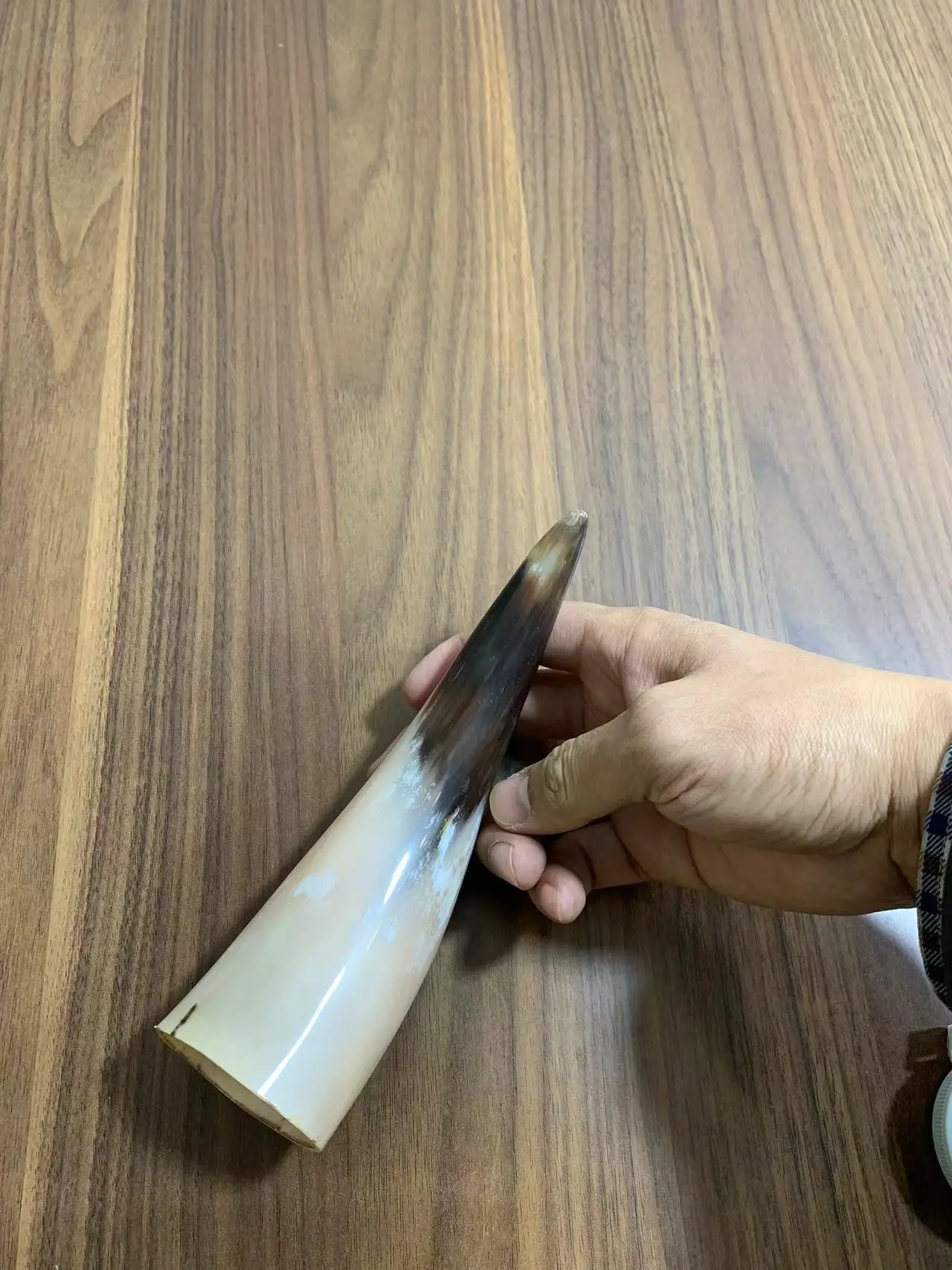 Черно-белый рог викингов уникальный натуральный массажный яка стоячий цилиндр