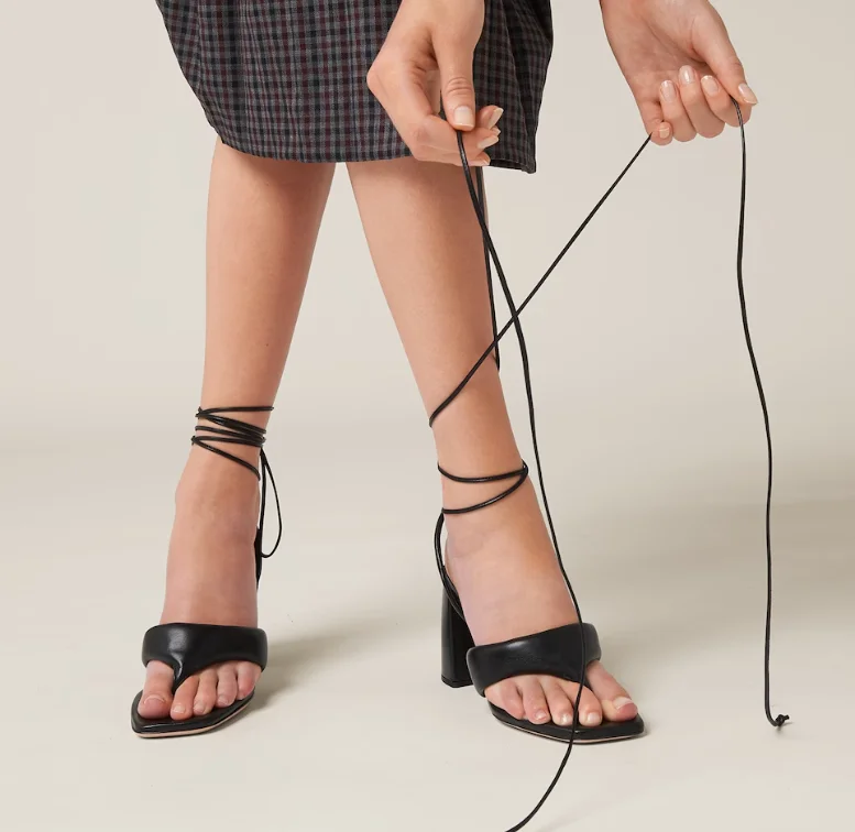 

Ankle Lace Up Thong Sandals Block High Heels Ankle Straps Slingback Open Toe Hollow Square Toe Flip Flop Designer Casual Shoes