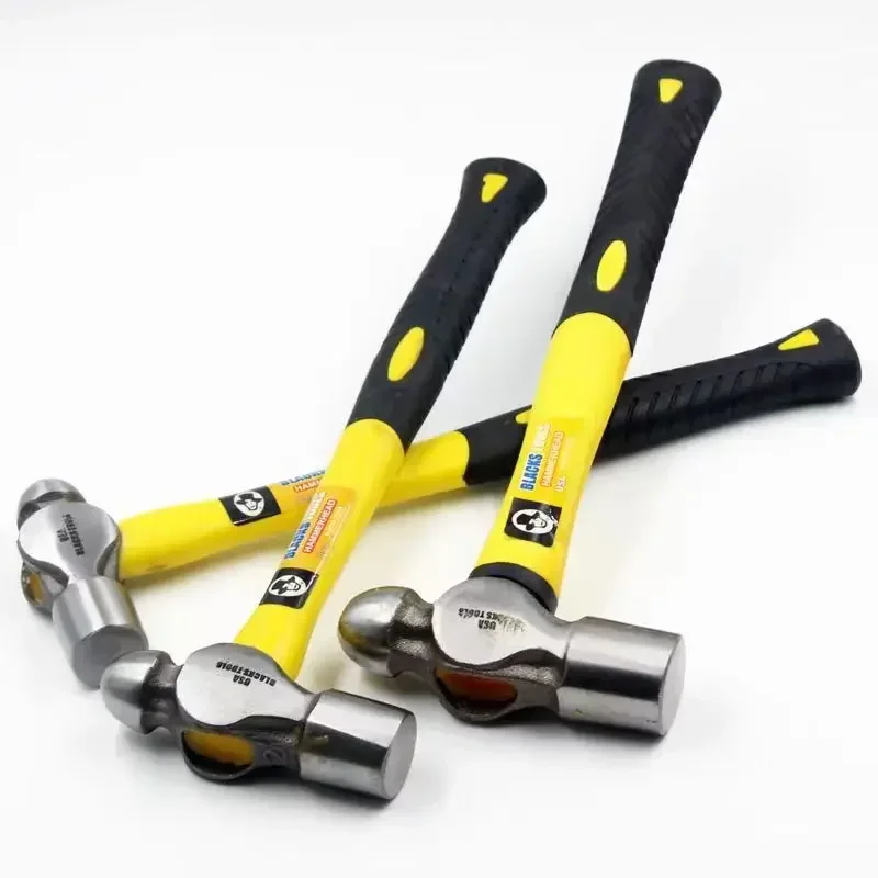 Металлический молоток с круглой головкой и резиновой ручкой ручной инструмент