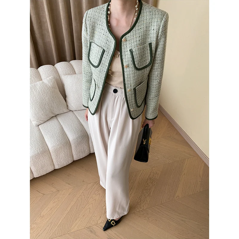 Рисунок 4 - Женское твидовое пальто с контрастными карманами