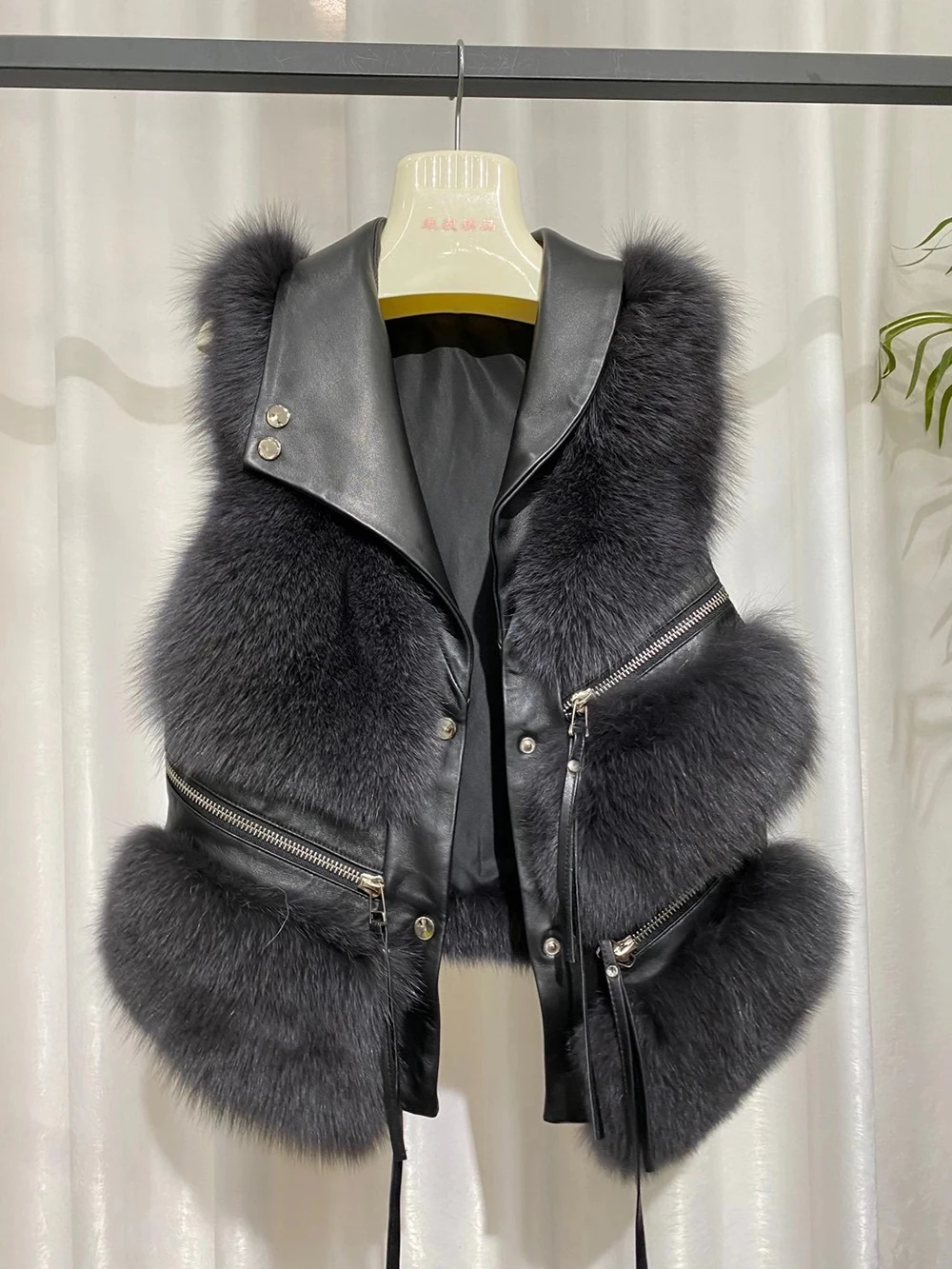 2023 Women's Real Fur Vest Genuine Fox Fur Gilet Fashion Winter Warm Waistcoat Autumn Outerwear High Street Fur Jackets S7928 enlarge
