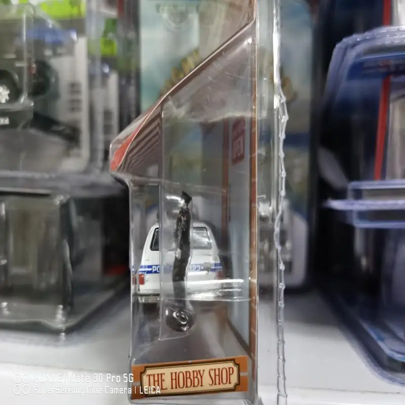 Greenlight 1:64 1985GMC Saban 2500 с куклой офицера полиции литый под давлением модель