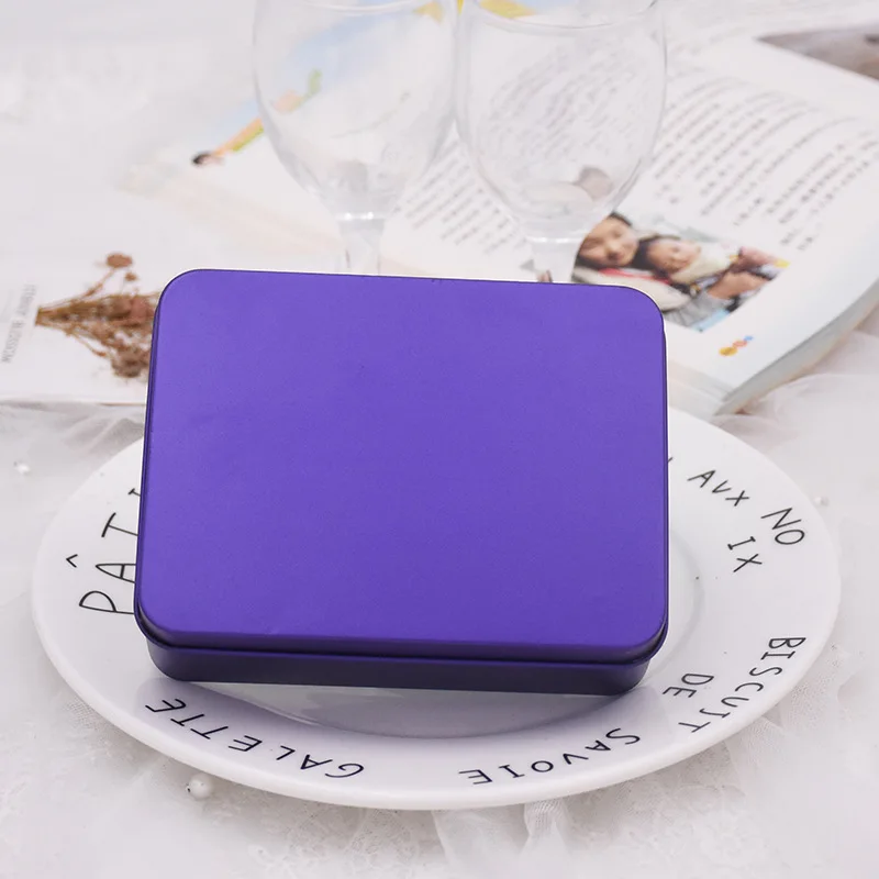 

Жестяная квадратная коробка