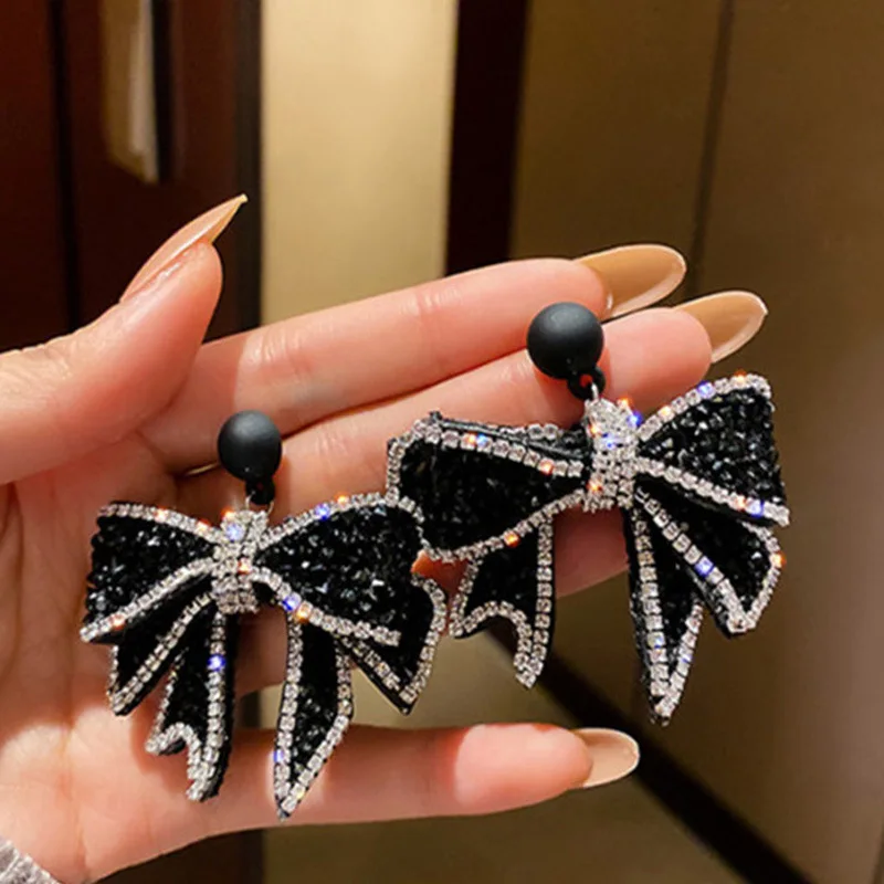 

Korean Sweet Black White Bowknot Women Earrings Fashion Exaggerate Big Crystal Rhinestone Bow Drop Earrings Wedding Jewelry Gift
