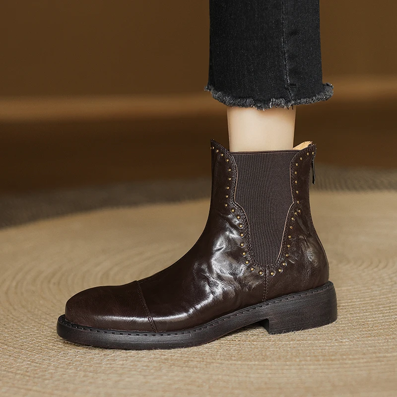 Женские ботильоны из овчины с круглым носком и заклепками обувь молнией сзади