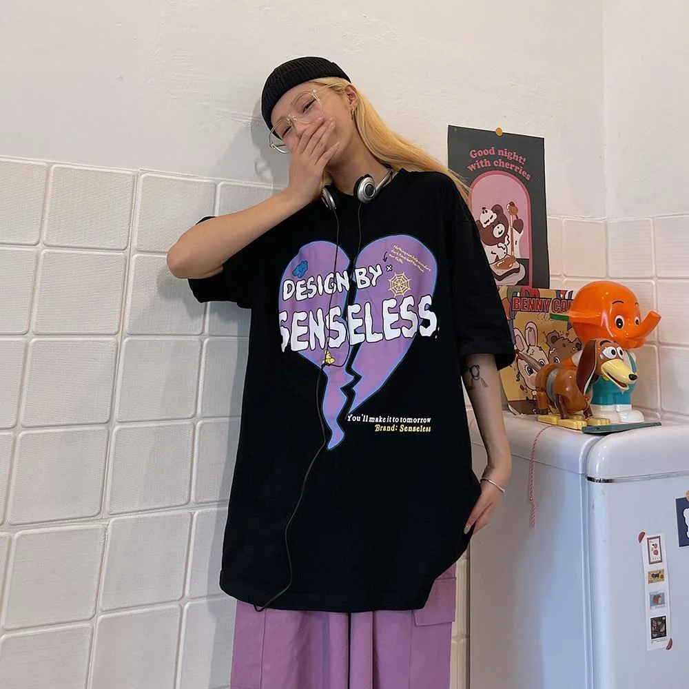 Женская футболка с коротким рукавом круглым вырезом и принтом |