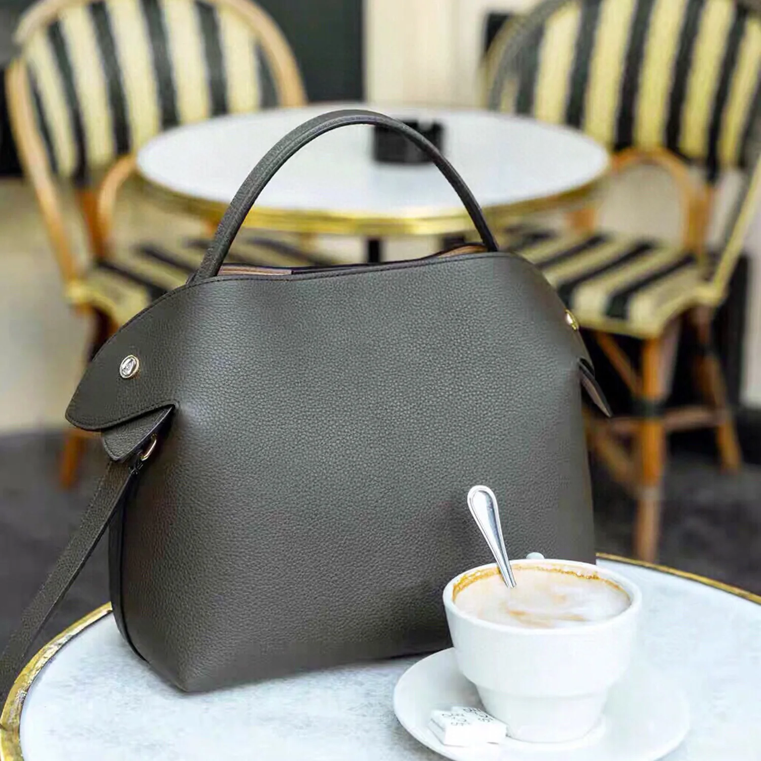 

2022 Spring New Design France Pop High Quality Swan Handbag Litchi Grain Cowhide Tote Bag Elegant Stylish Commuter Women's Bag