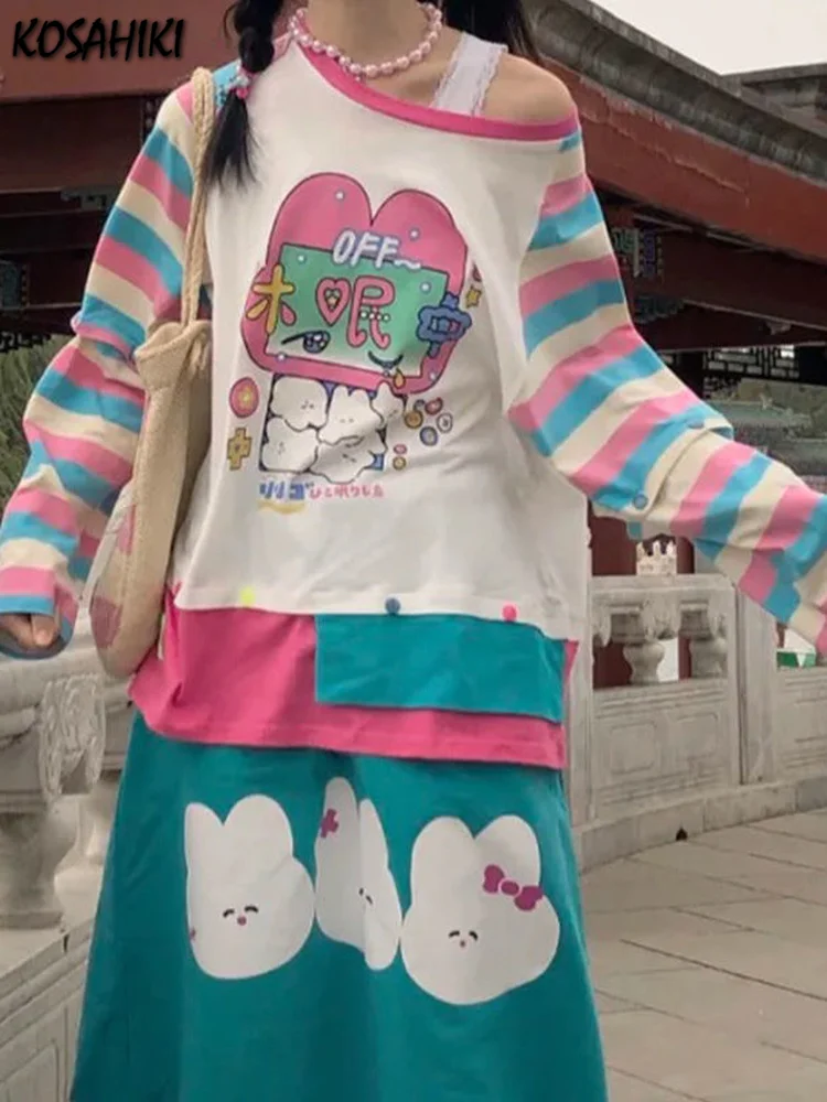 Женская футболка в радужную полоску с мультяшным принтом