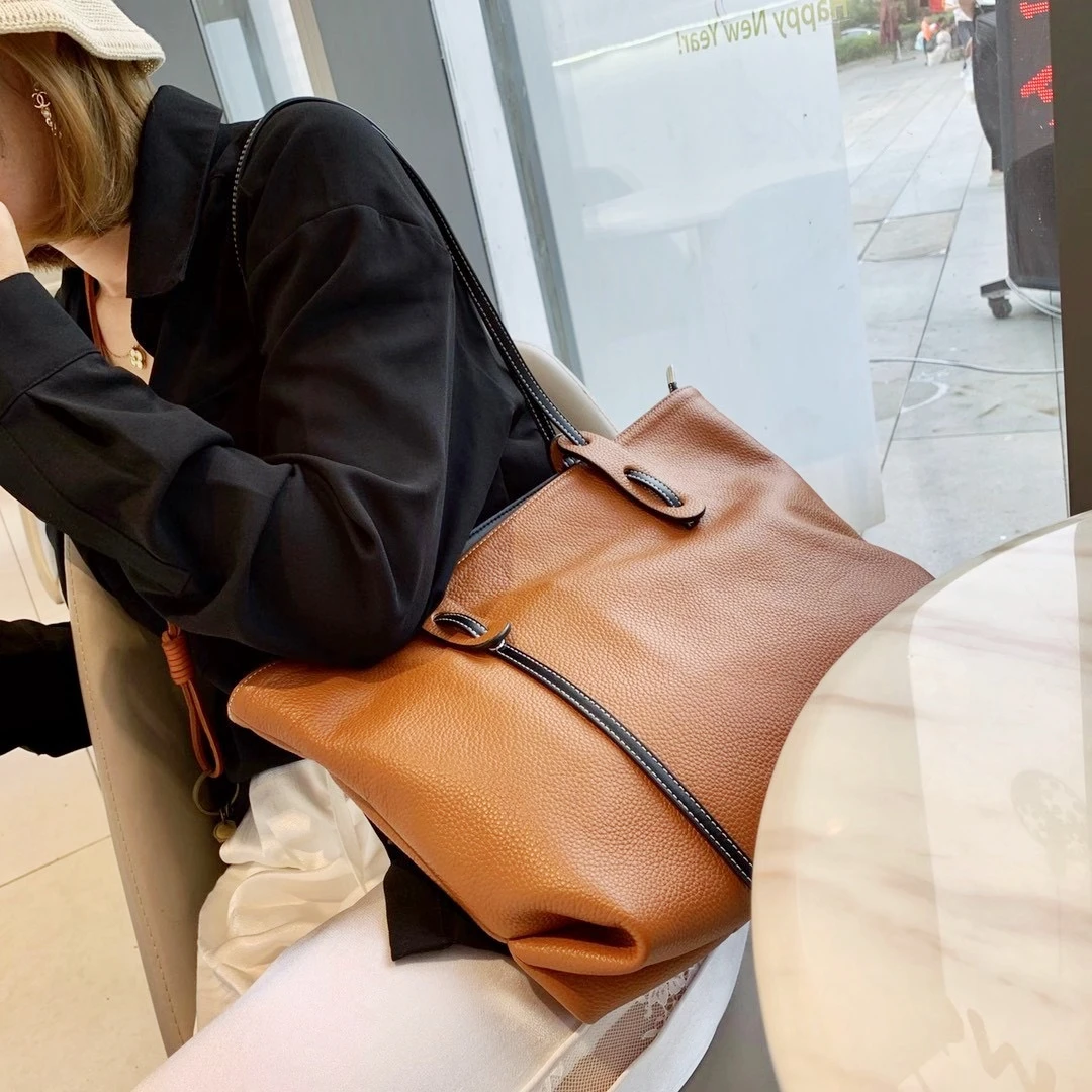 

Commuter bag of large capacity of new fund of 2022 autumn winters leather shoulder tote bag female joker work bag shopping bag