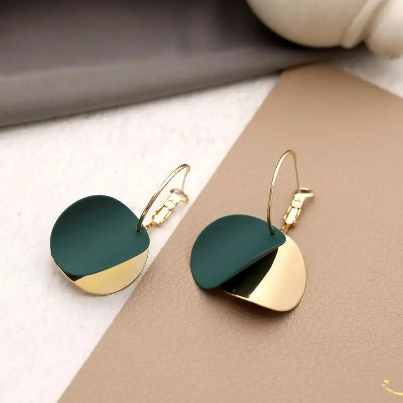 

2022 Simple Curved Round Geometric Pendant Hoop Earrings for Women Trendy Fashion Gold Hoops Earring Statement Jewelry