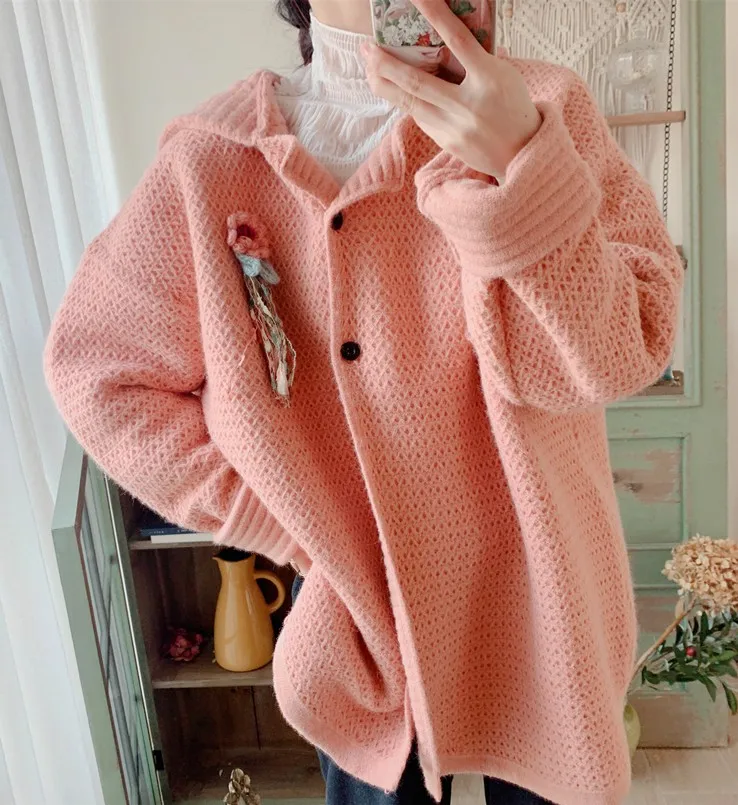 

Женский утепленный свитер с капюшоном и цветочным принтом