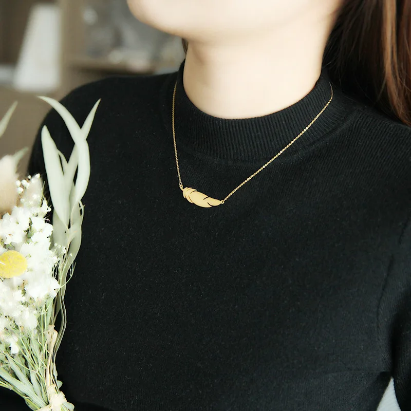 

Summer Women's Stainless Steel Feather Trend Niche Design Geometric Necklace