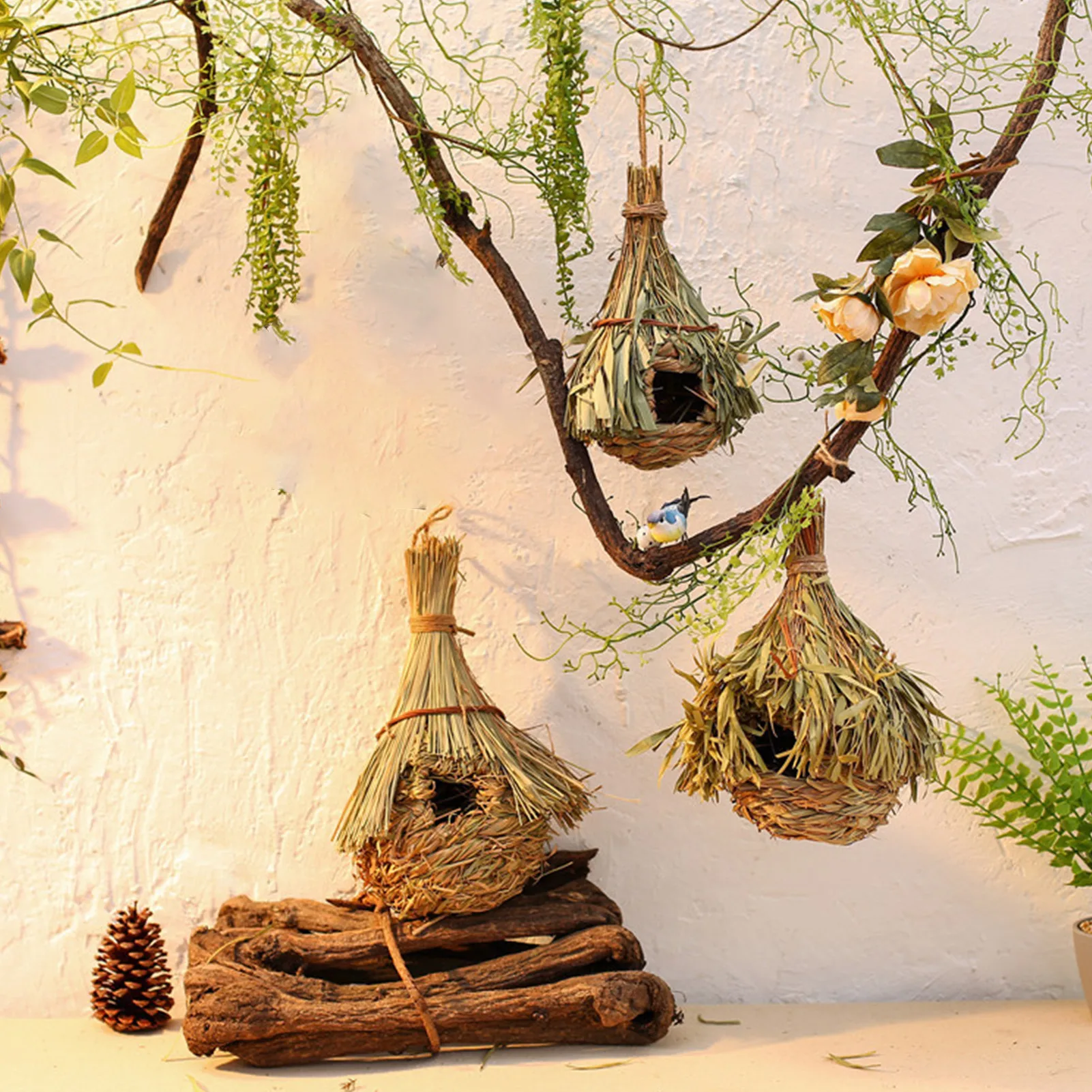 

Handwoven Straw Bird Nest Outdoor Bird House Straw Hanging Parrot Hummingbird Birdhouse Bird Cage Decoration Bird Accessories