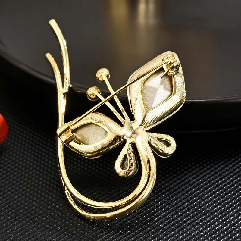 2023 Elegant Luxury Imitation Crystal Butterfly Brooch Pins Temperament Zircon Broochfor Women and Men Suit Coat Fashion Jewelry