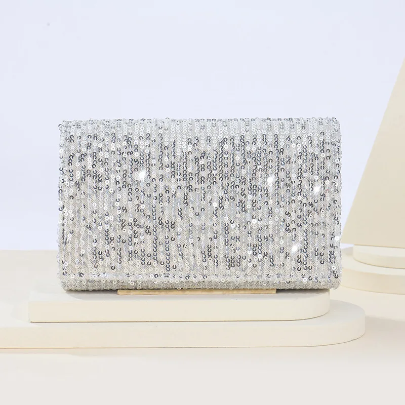 Модный вечерний клатч из коллекции со сверкающими блестками украшенная цепочкой