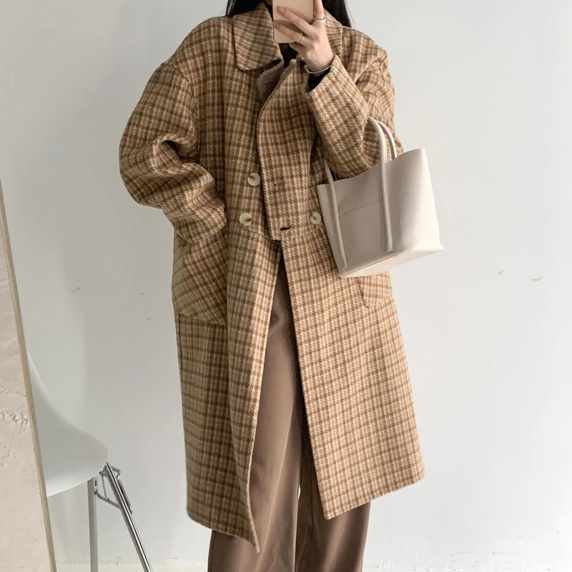 

New high-end plaid lapel fleece women's long sleeve overcoat for Autumn/Winter 2022