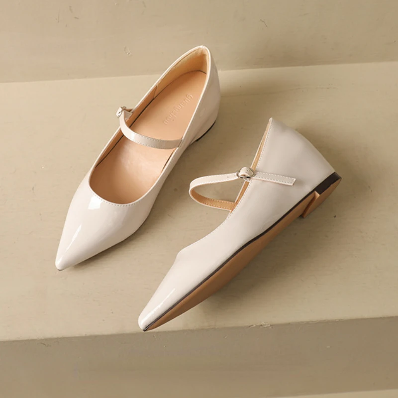 Женские туфли мэри джейн из лакированной кожи с острым носком