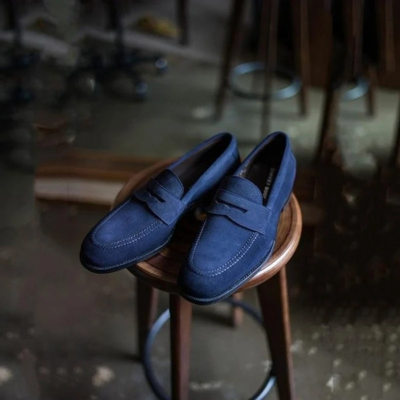 

2022 New Men Shoes Blue Faux Suede Retro Round Toe Mask Comfortable Fashion Business Casual Loafers Classic Dress Shoes KP699