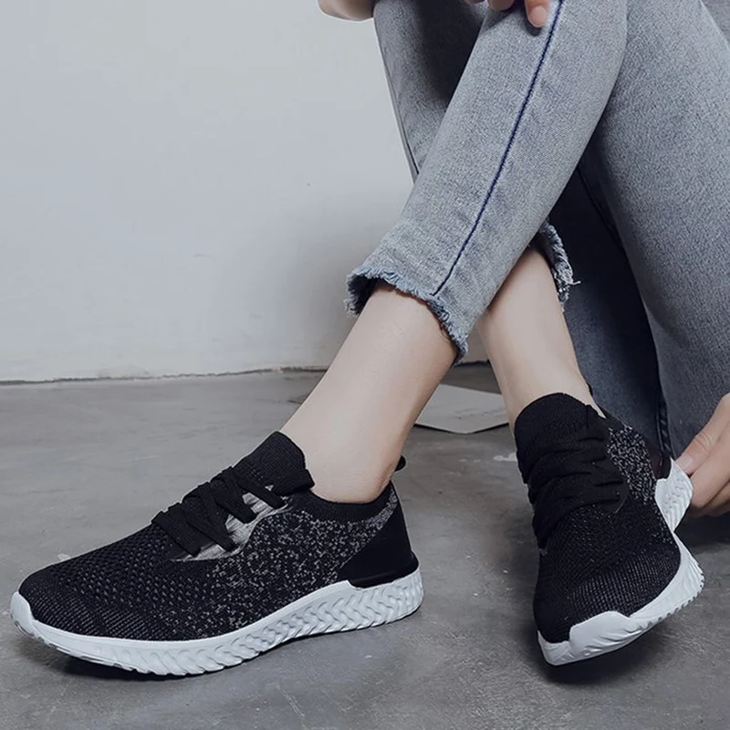 

Кроссовки женские сетчатые на плоской подошве, дышащие вязаные, на шнуровке, Вулканизированная подошва, легкая повседневная обувь для бега, белые