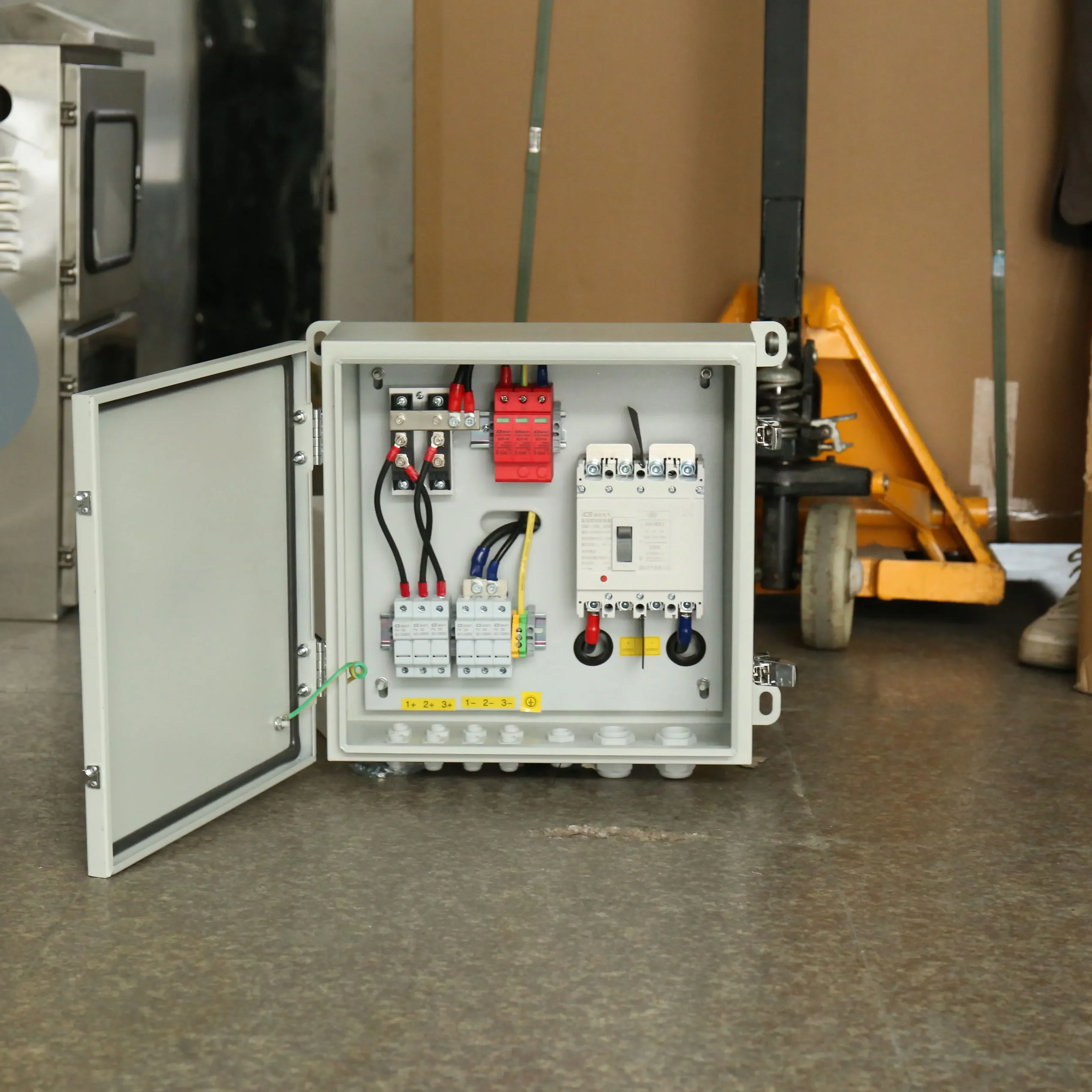 Домашнее использование 2/4/6/8/10 In 1out DC комбайнер коробка Pv с солнечной системой