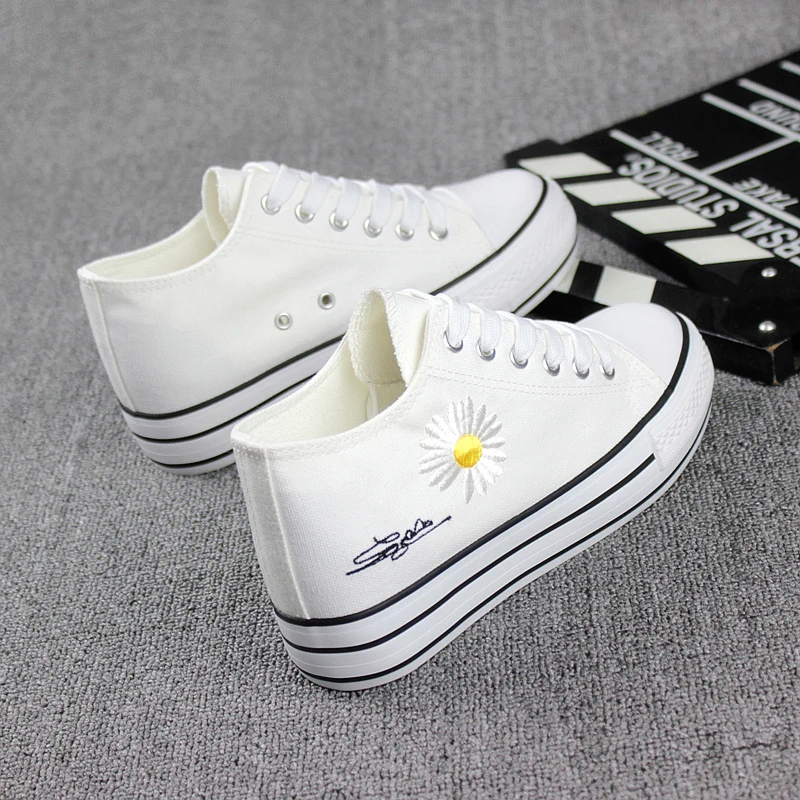 

2021 New Thick-Soled White Shoes Daisy Canvas Shoes Women's Half-slipper Half-Drag Low-Top Shoe 6cm Internal Increased Sneaker