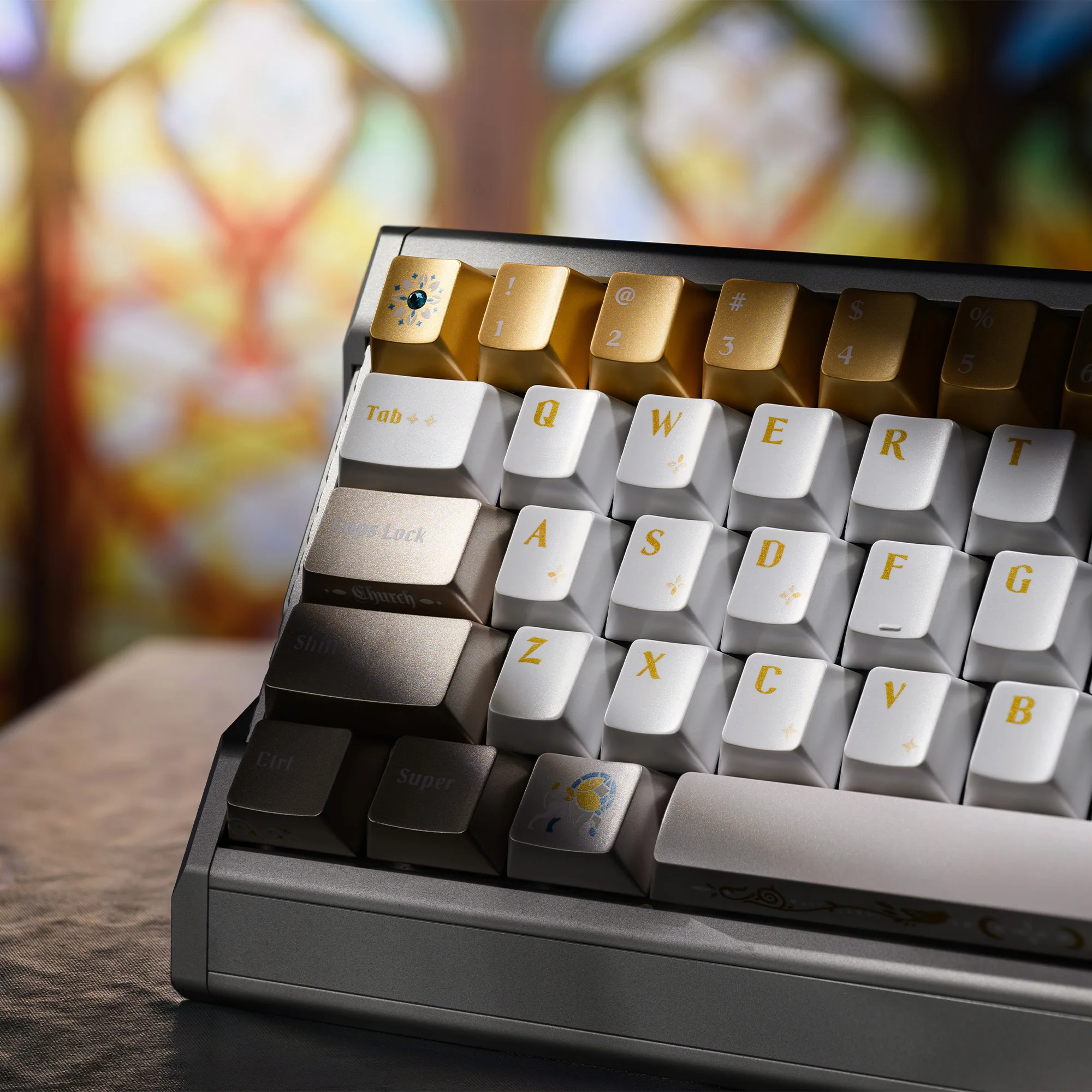 Фото Набор клавиш XVX Stained Glass Cherry Profile PBT+PC, 181 клавиша, с перламутровым покрытием, призматическими деталями и акцентами, украшенными муассанитом №4