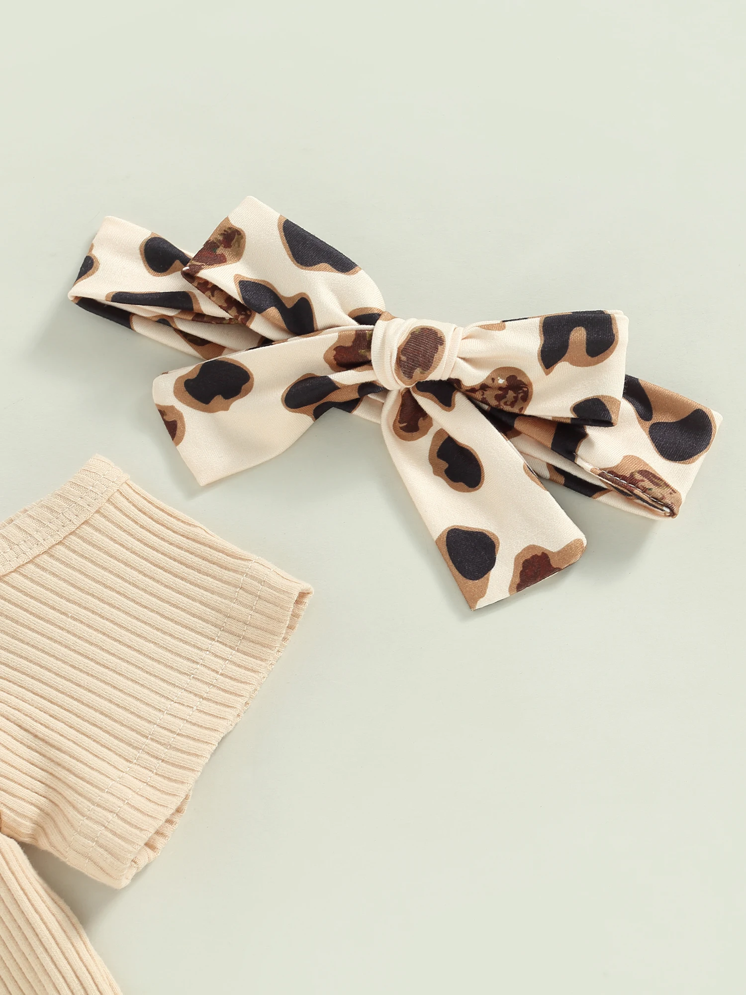 

Baby Boys Summer Outfit Set Short Sleeve Button Down Shirt Solid Color Shorts Bowtie Headband