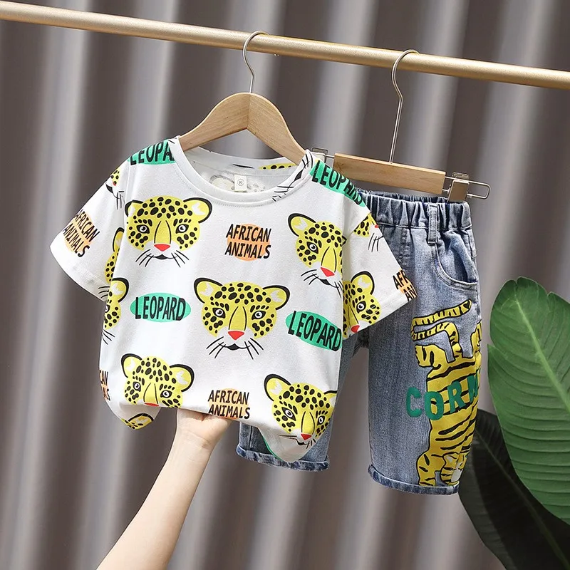 

Детские костюмы, модные комплекты одежды для мальчиков и девочек, детские спортивные костюмы, футболки и шорты с мультяшным рисунком для ма...