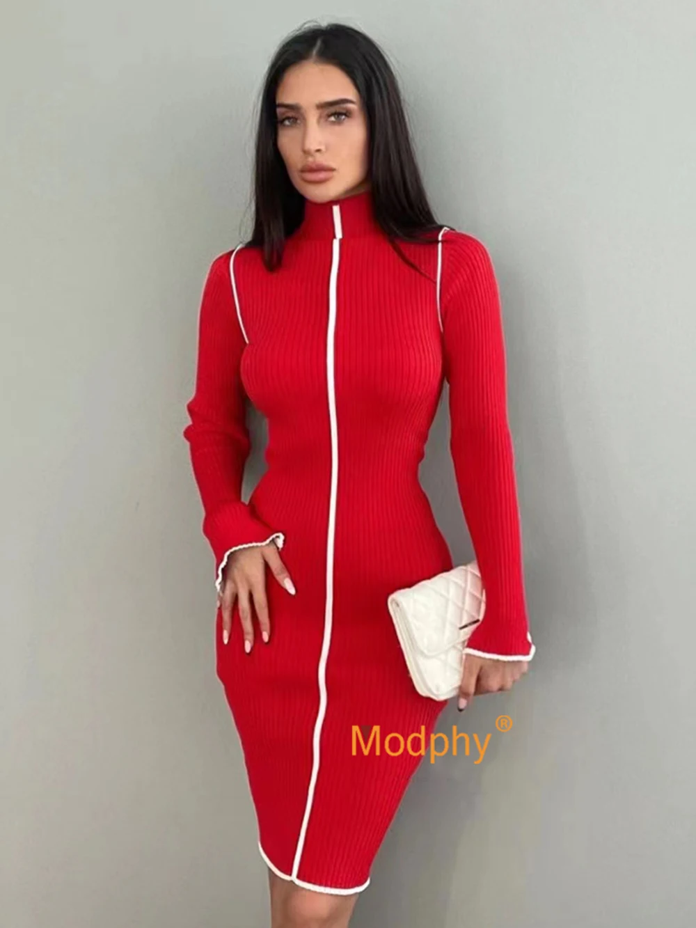 

Женское трикотажное платье-карандаш с длинным рукавом