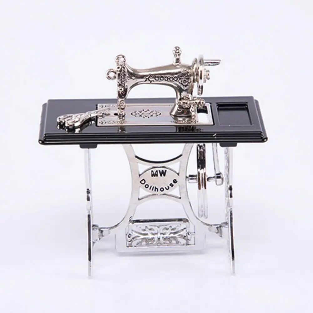 

Nice-looking Eye-catching Portable Mini Retro Sewing Machine Dollhouse Sewing Machine for Scene Ornament