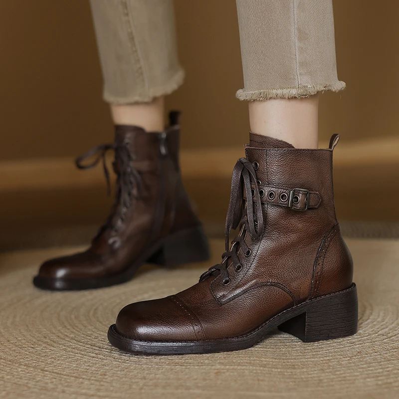 Женские ботинки из натуральной кожи на массивном каблуке