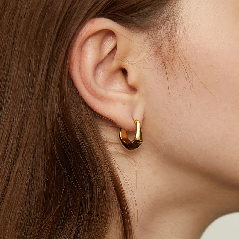 

C-shaped Polygonal Hoop Small Earrings For Women Wild Retro Plated 14k Gold Light Luxury Stud Earrings Fashion Party Wed Jewelry