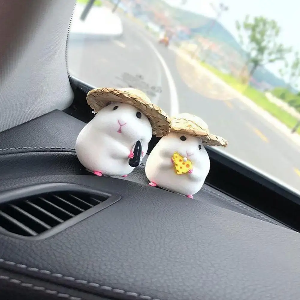 

2/4pcs Cute Eating Straw Hat Hamster Car Accessories Toy Console Car Car Interior Decoration Pendant Center Decoration I1X4