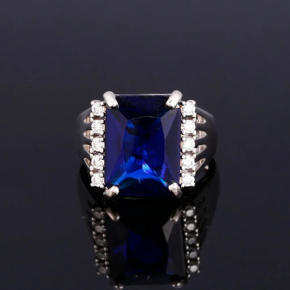 Женское кольцо с разноцветным топазом серебряного цвета | Украшения и аксессуары