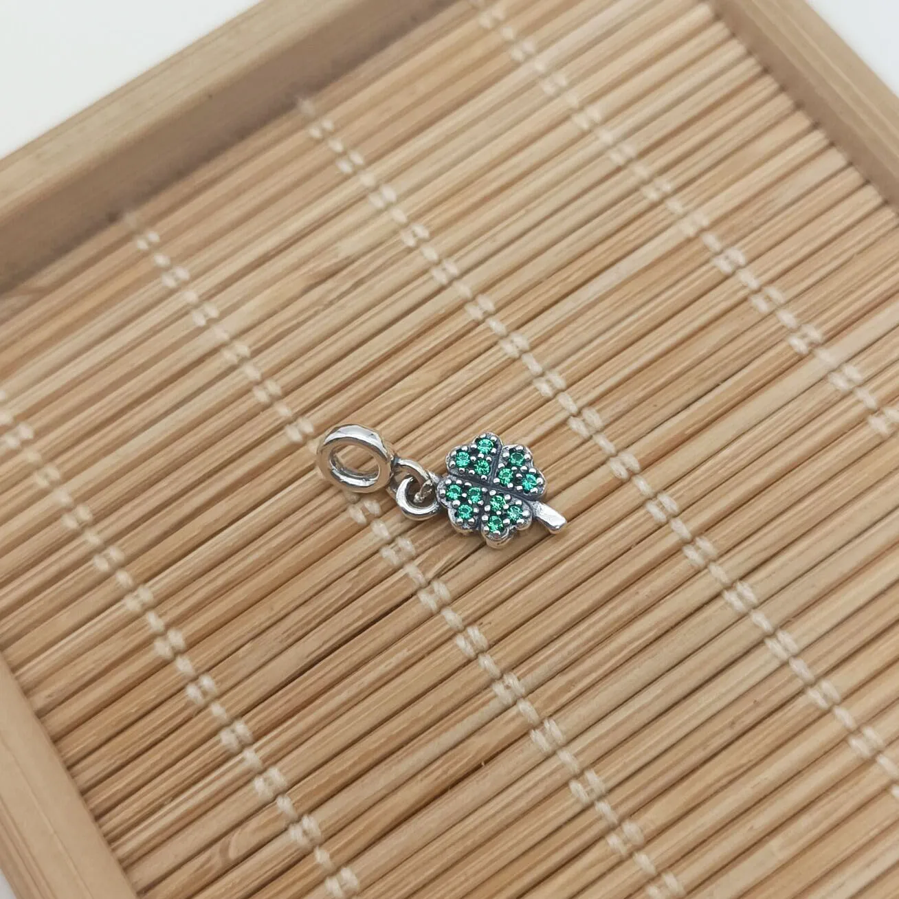 

ME Four Leaf Clover Dangle Pendant High Quality Silver Jewelry Factory Wholesale