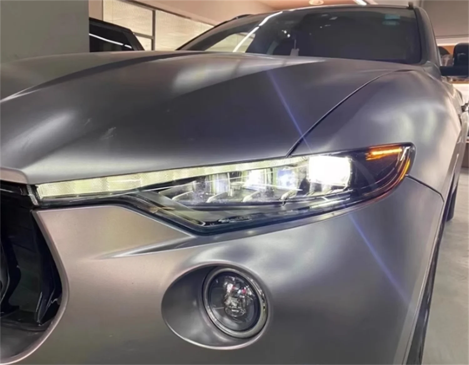 Фонарь головного света для Maserati Levante дневной свет яркий ближний сигнал поворота