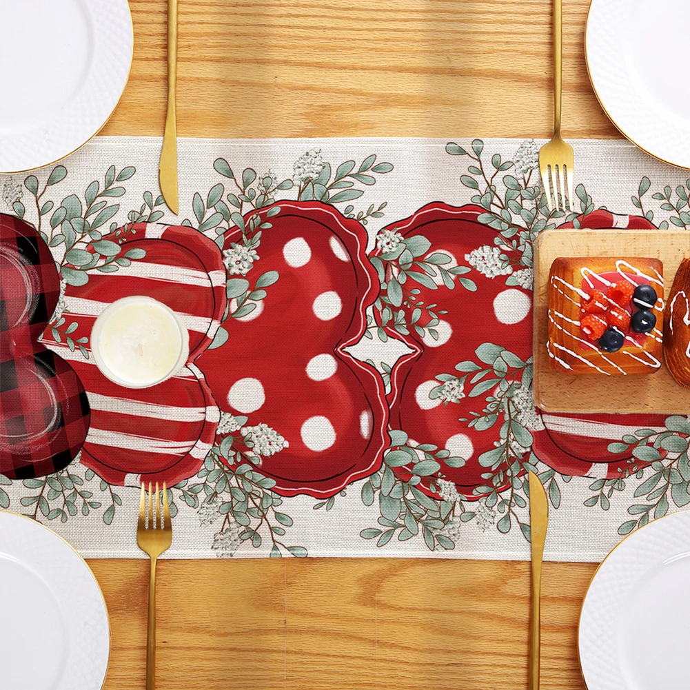 Домашняя скатерть в форме сердца на День святого Валентина с узором виде