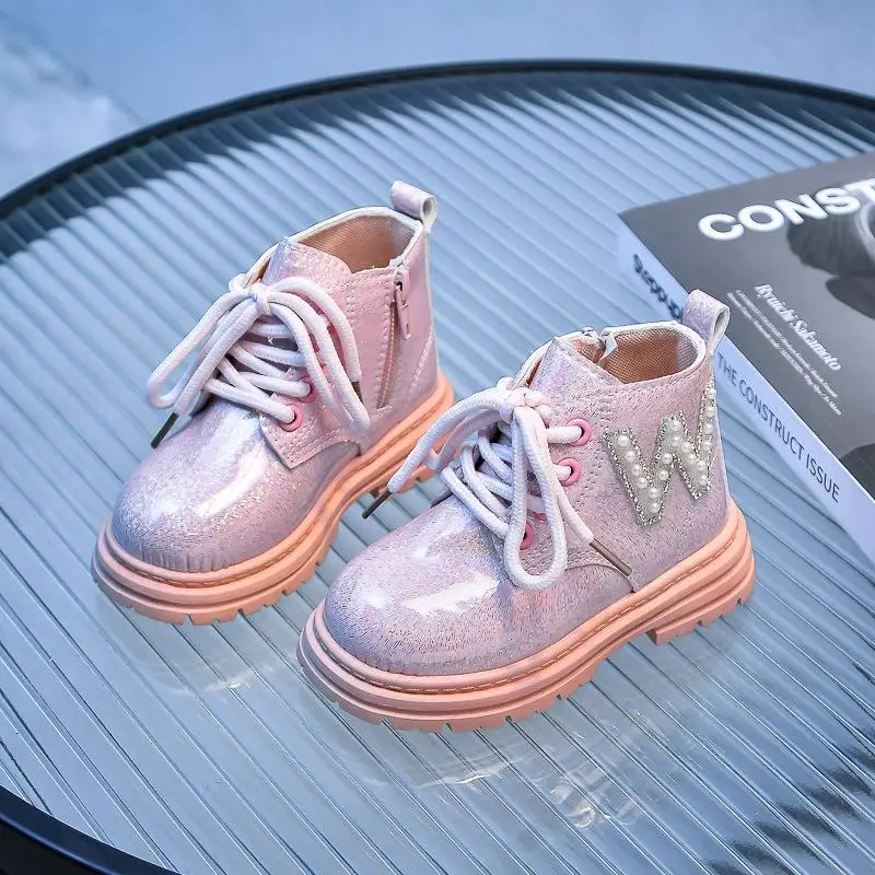 

Кожаные ботинки для девочек, Новинка весна-осень 2023, детские Нескользящие ботильоны с мягкой резиновой подошвой и жемчужными буквами, детская модная обувь