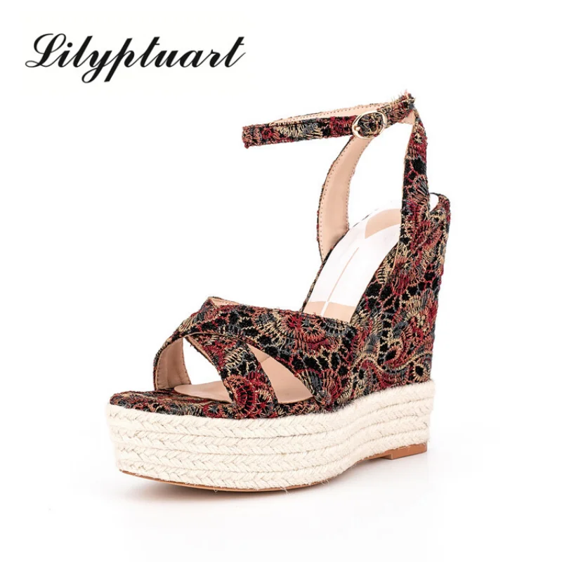 

2023 Women's Spring and Summer New Round Head Wedge Heel Waterproof Platform Fashion Elegant Stripe Dress Shoes Show Shoes