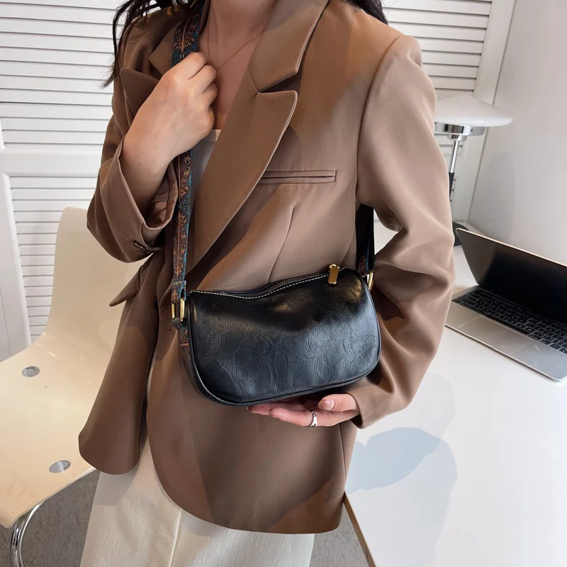 Niche Design Everything Wide Strap Crossbody Bag Women's New Fashion Single Shoulder Boston Pillow Bag