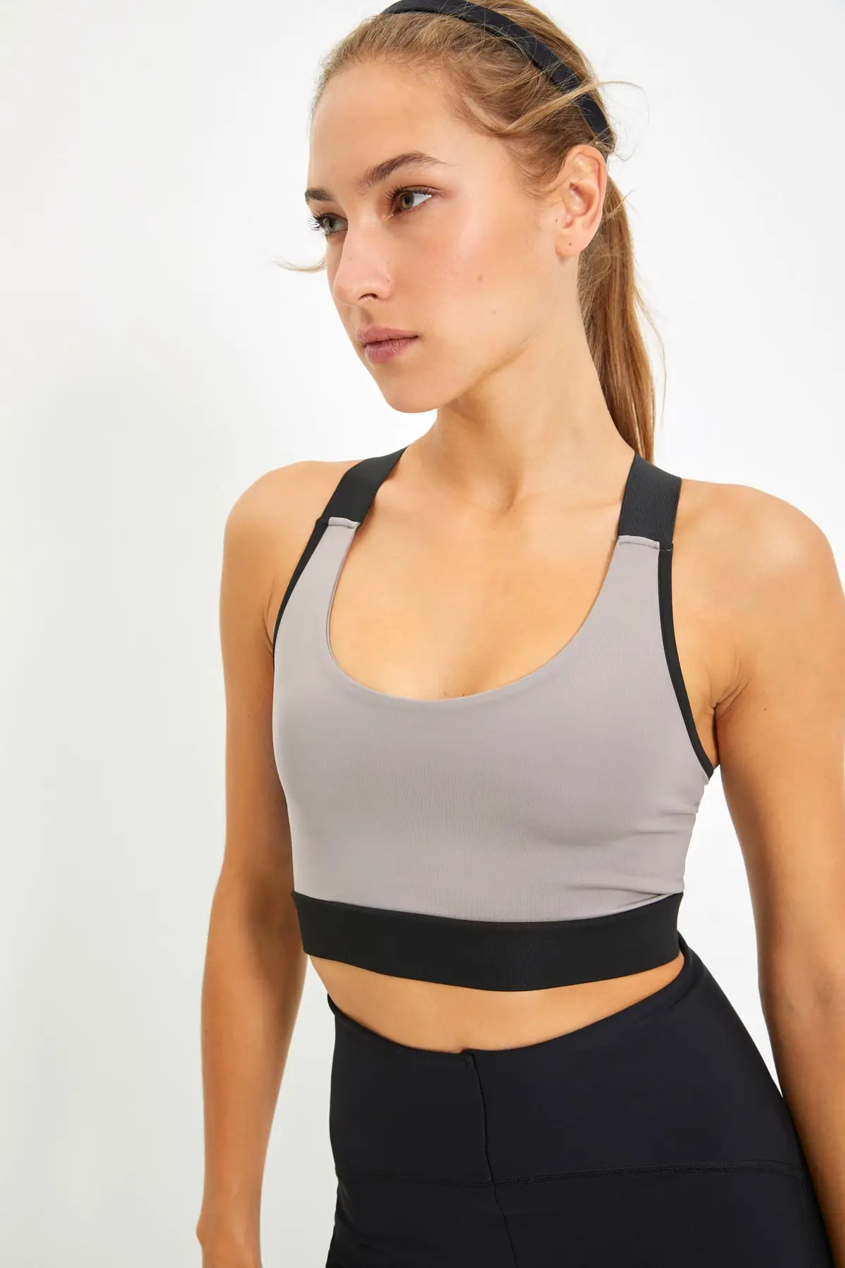 

Trendyol back cross band detailed sports bra twoss0023