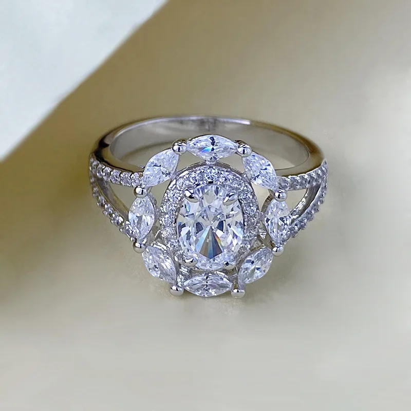 Кольцо женское из серебра 925 пробы в форме яйца 5*7