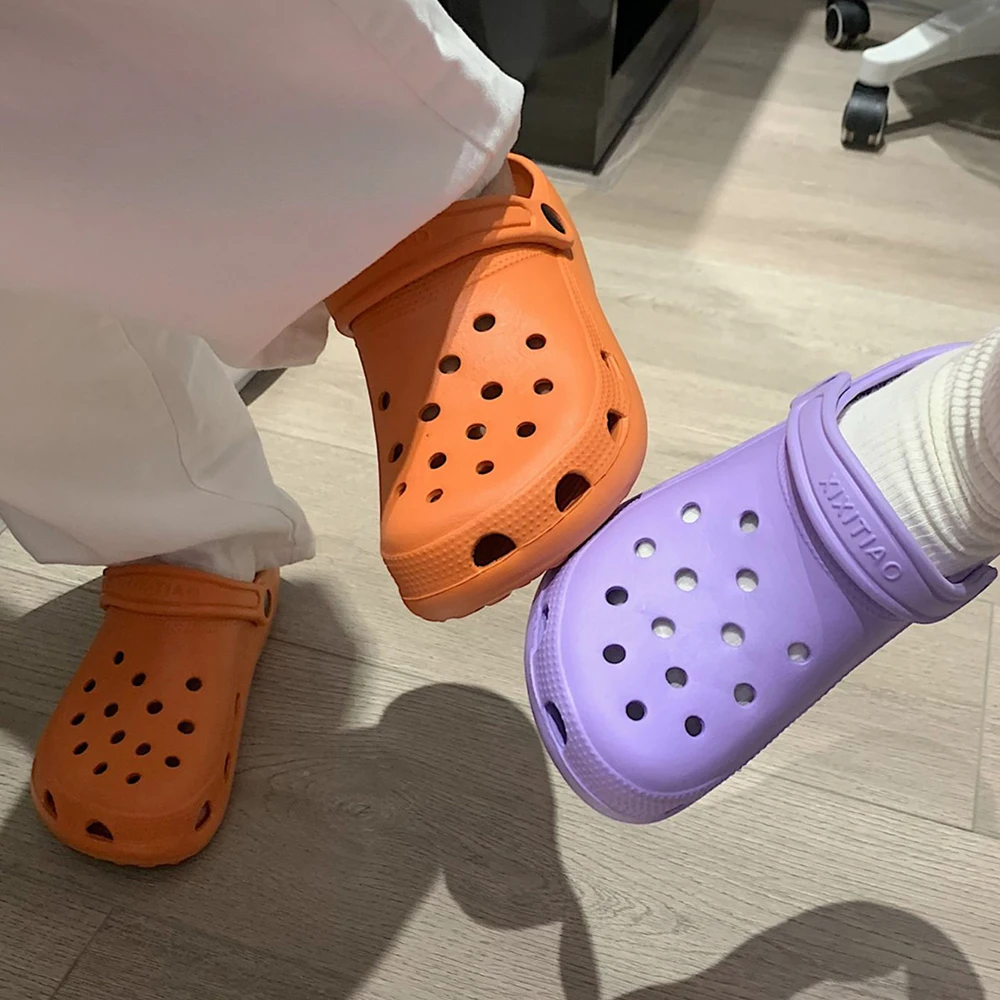 Summer Women Slippers Hole Shoes Simple Solid Color Soft EVA Clogs Casual Beach Slides Men Flip-Flops Flat Non-slip Nurse Sandal