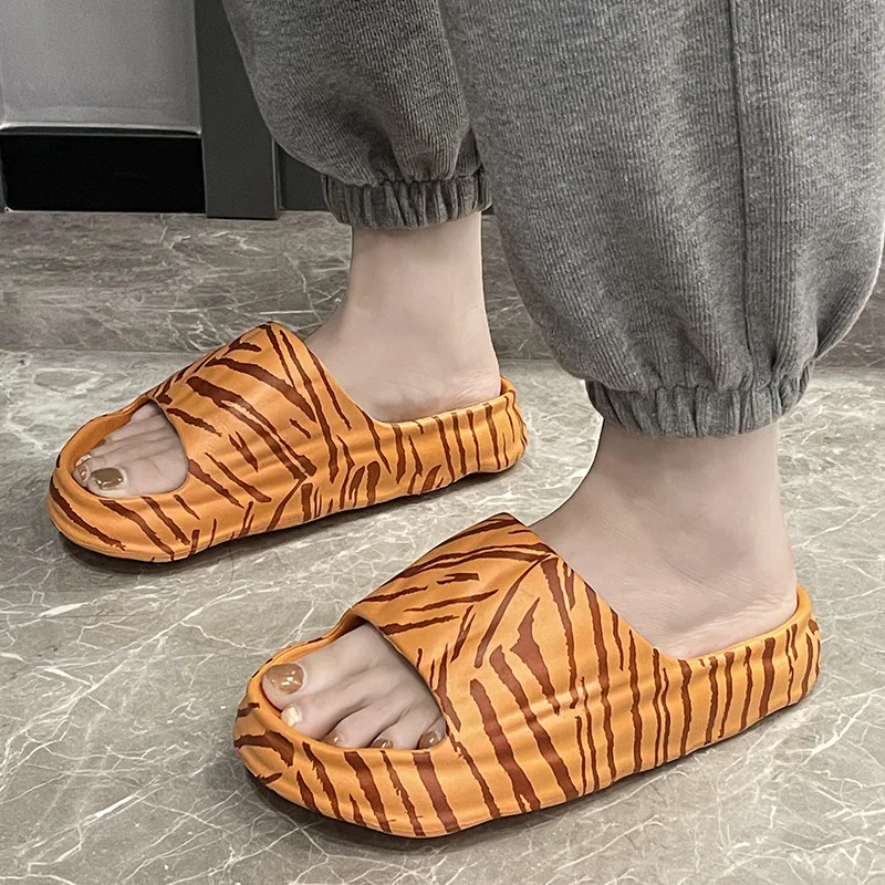 

Men Tiger Pattern Stepping on Shit Feeling Slippers Female Summer Ins Tiger Indoor Home Household Couple Outside Wearing Sandals